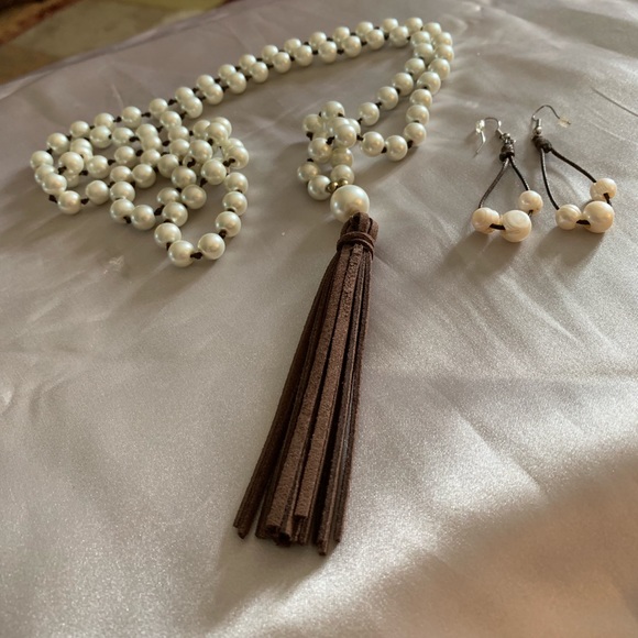 Jewelry - Picture 2 of 3